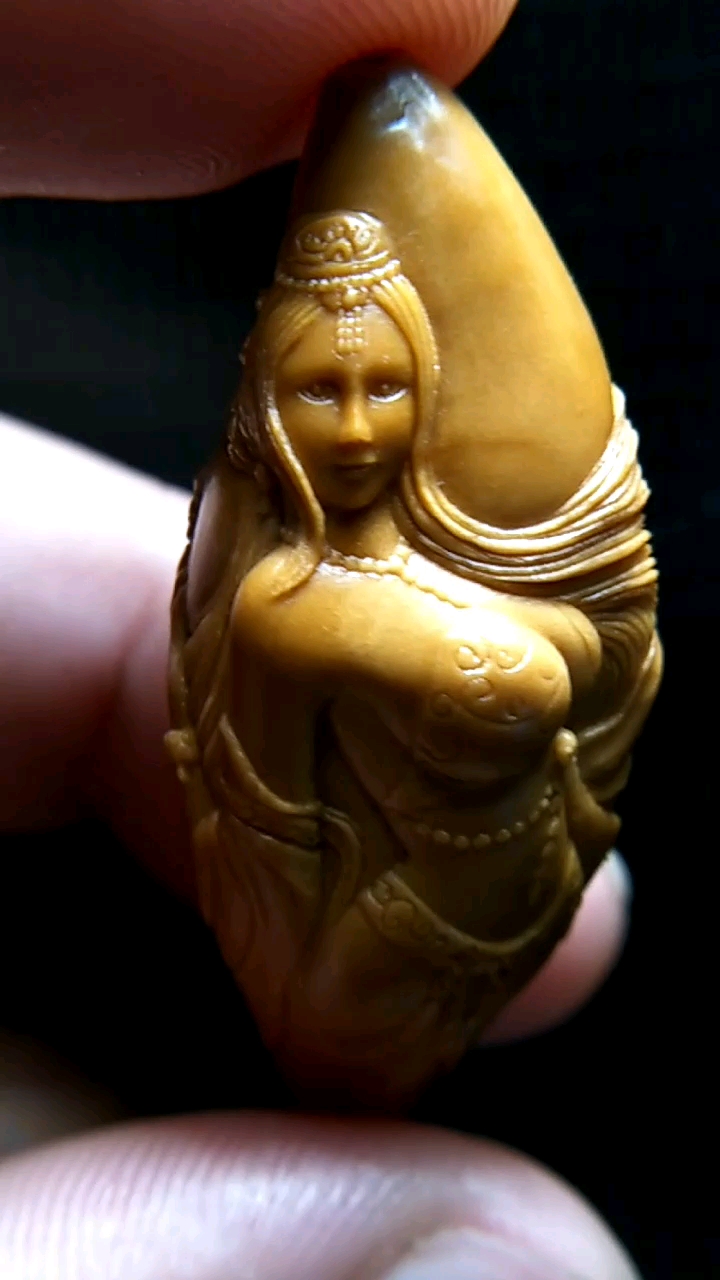 性感美女#橄榄核雕美人美女纯手工九造山雕艺工作室出品-度小视