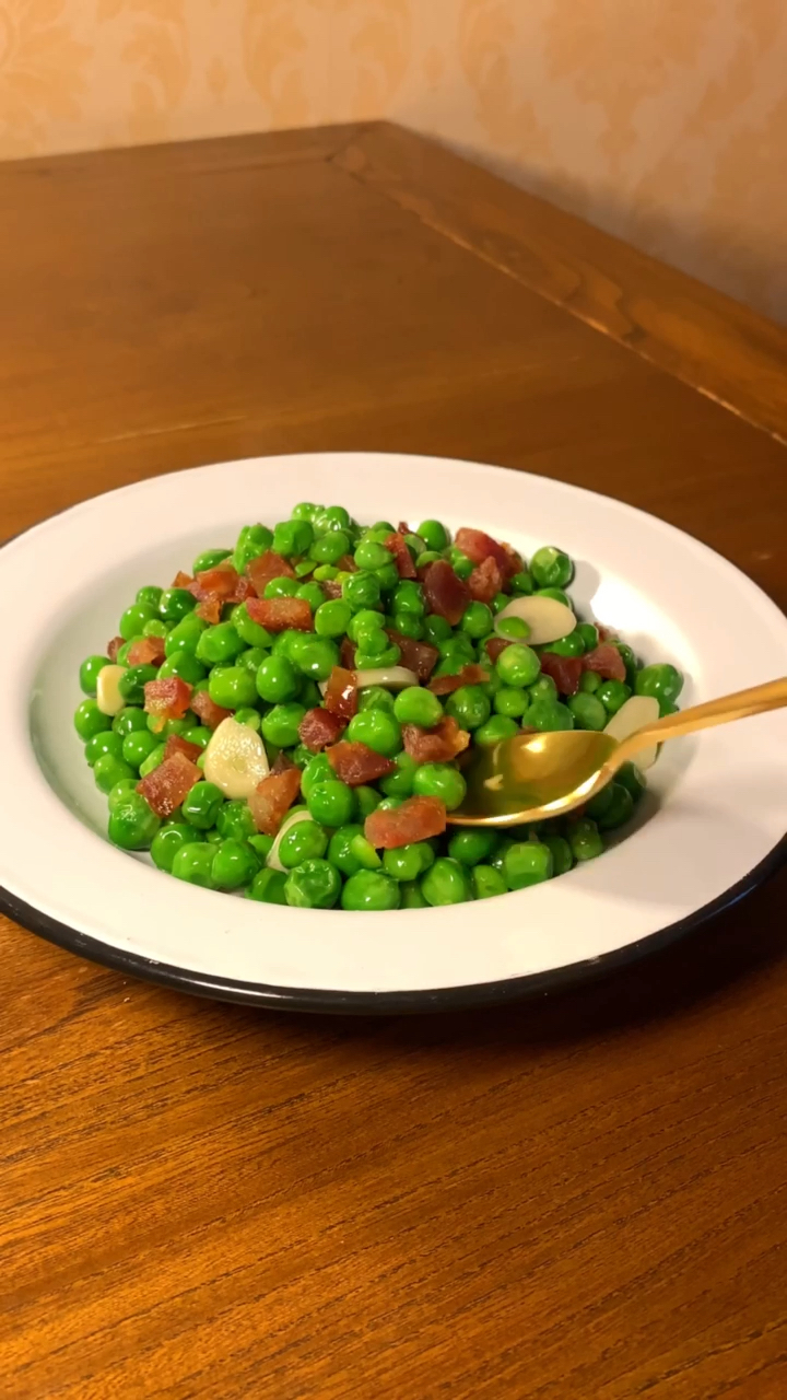 豌豆炒腊肠～超级好吃#美食