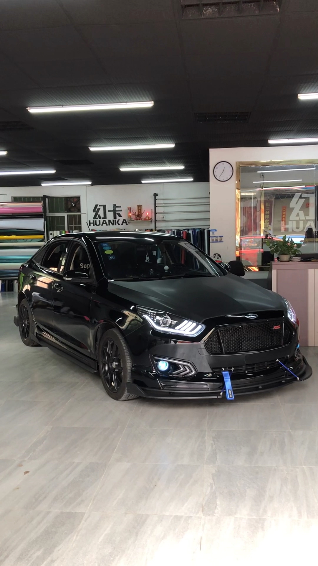 福特福睿斯,超亮水晶黑,原车白改黑,档次就是不一样,给力!