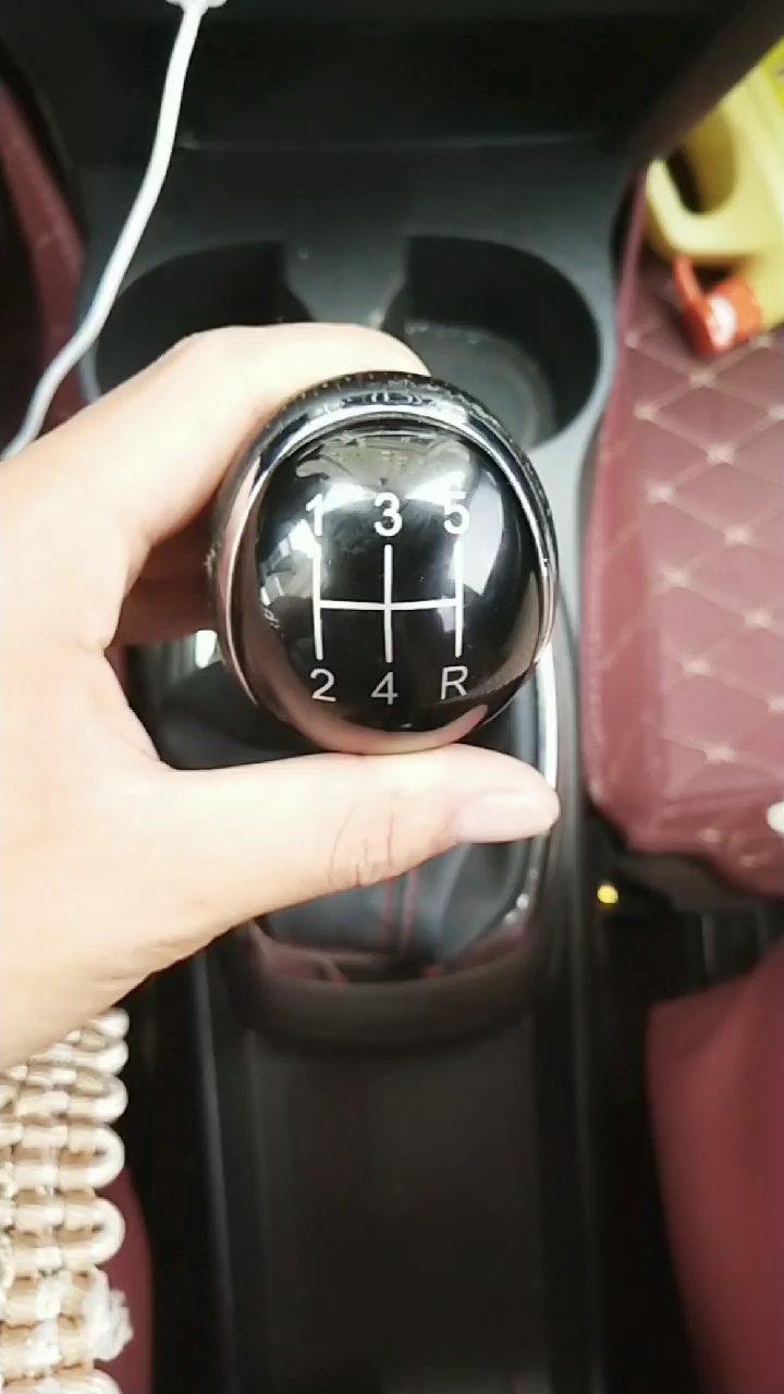 为什么很多老司机车头朝上挂一档,车头朝下挂倒档,到底为什么?