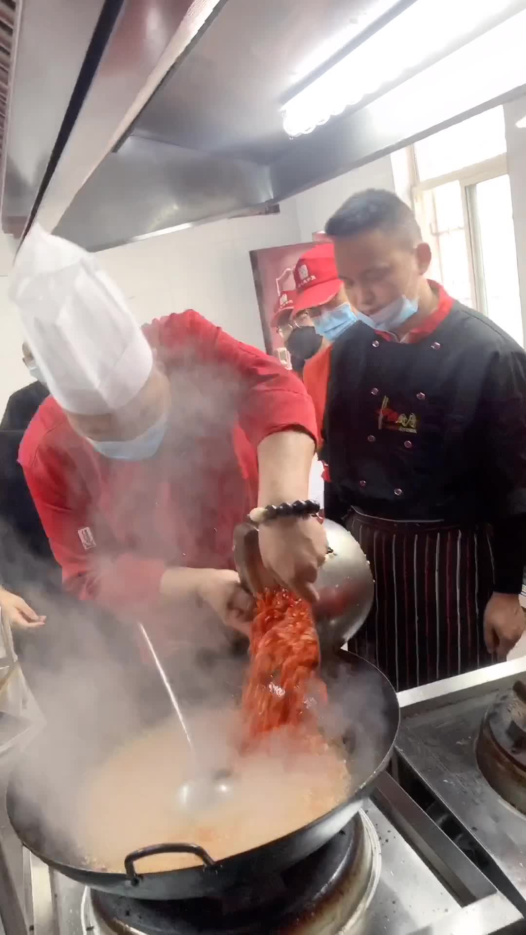 跟网红厨师长学的技术,自己做出来的纸包鱼麻辣酱料,如果你也想学,请