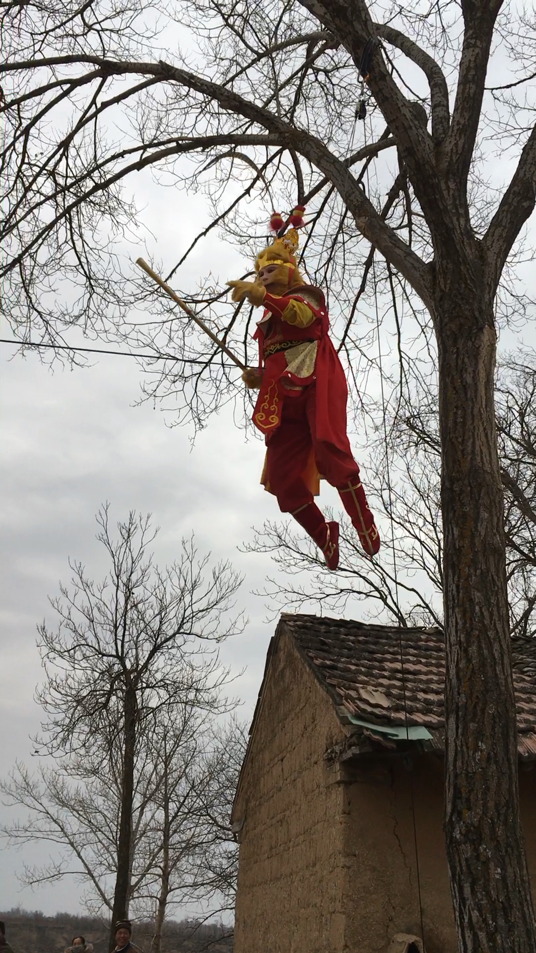 孙悟空飞在空中指挥威亚摄影全面调度啊