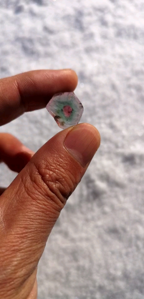 新疆阿勒泰西瓜碧玺