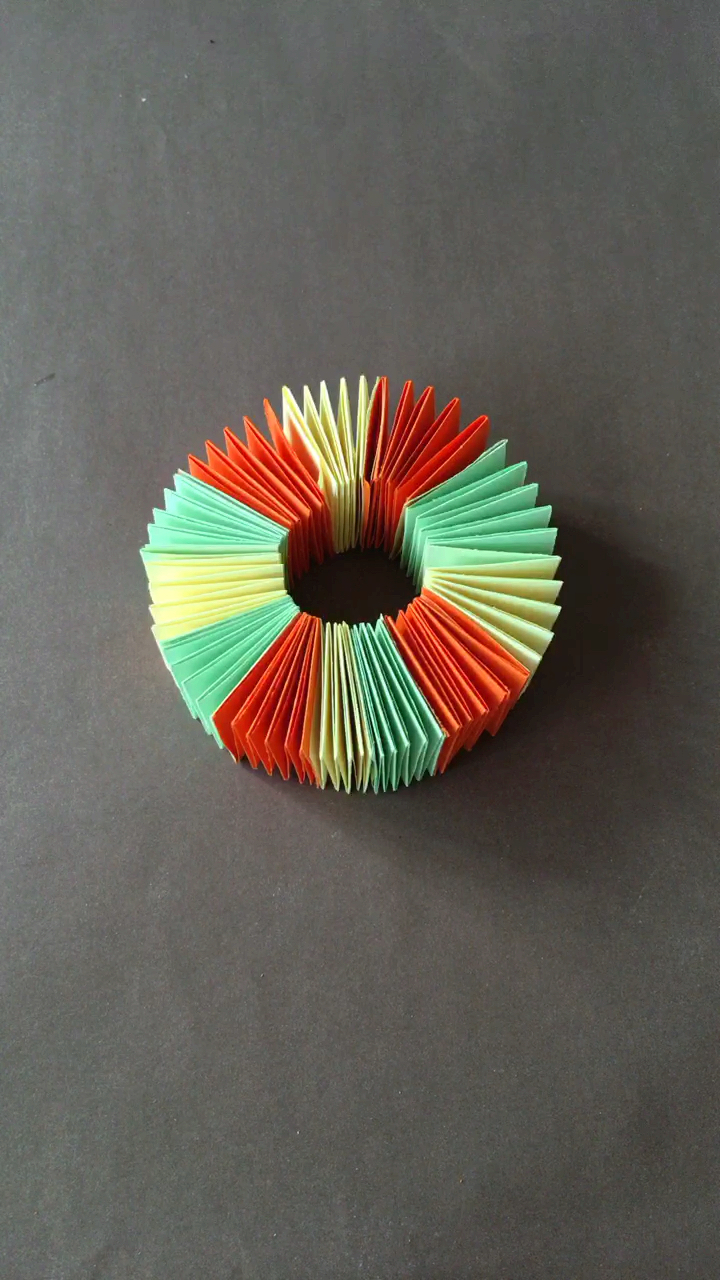 这样的纸弹簧你玩过吗?