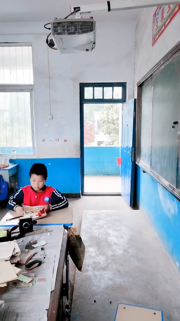 乡村教师#每次进教室给孩子们打招呼,并把最灿烂的笑容带给他们