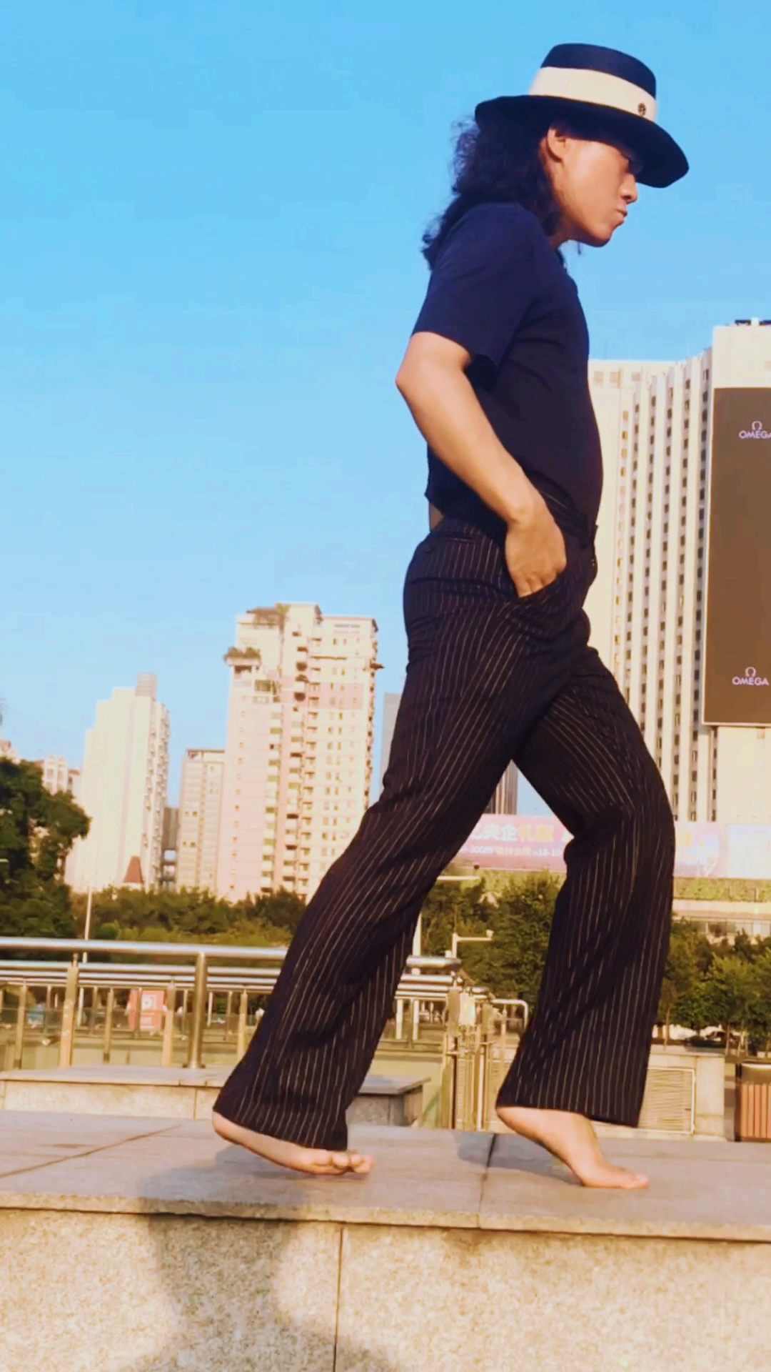 赤脚太空步,走一个