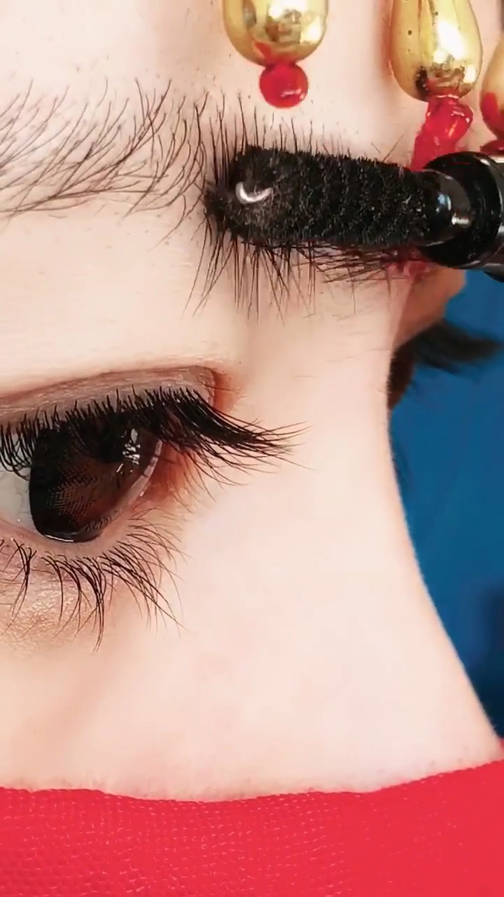 全网最长睫毛怪