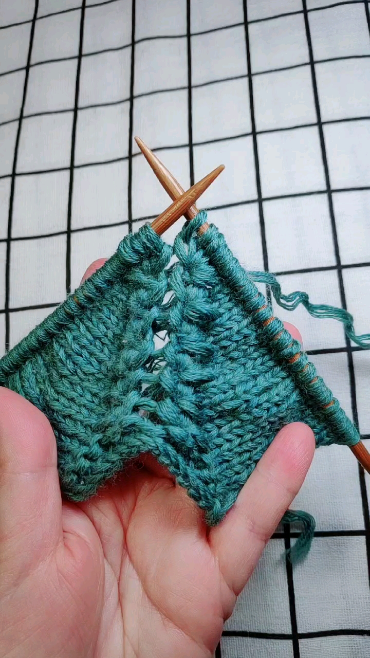 纯手工编织#从上往下编织斜肩加针教程,每次一边加2针-度小视