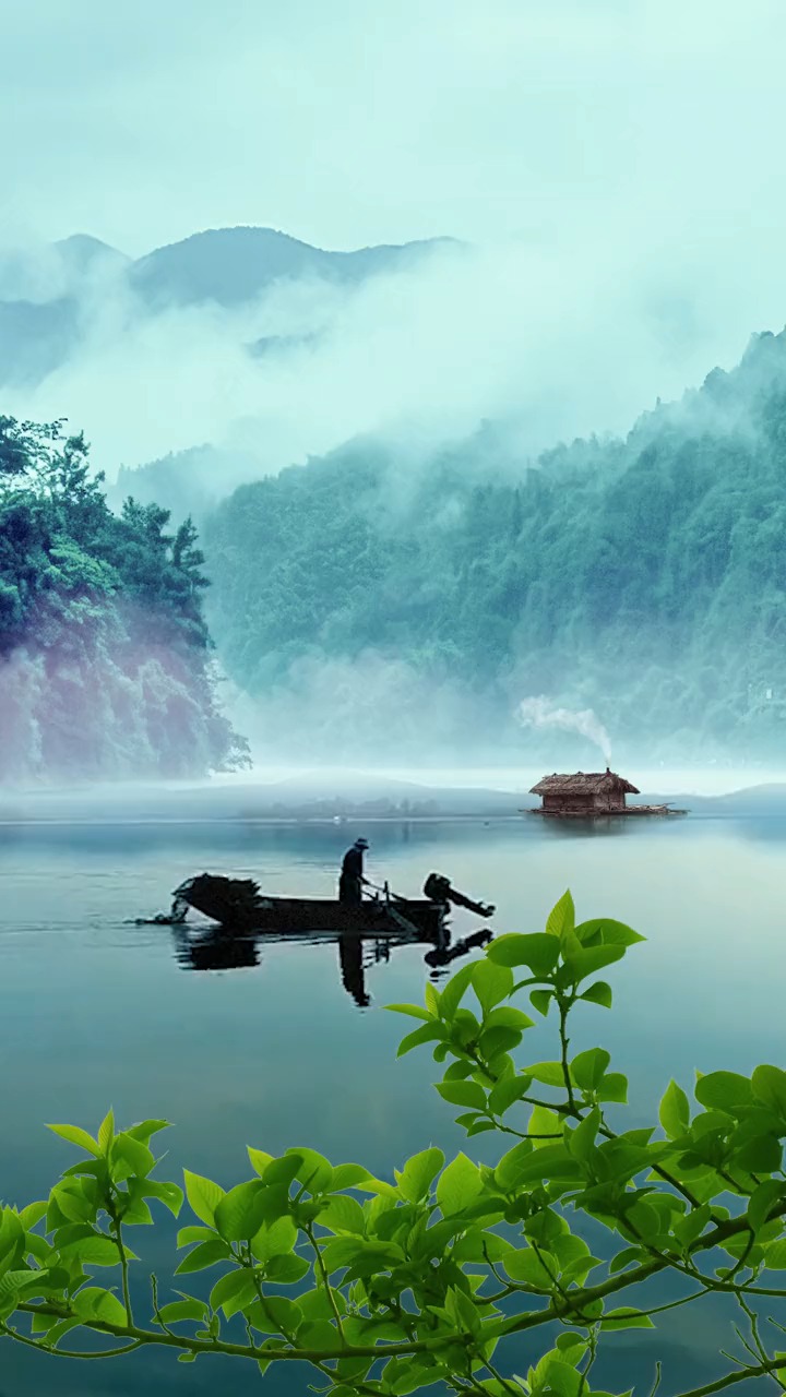 半山半水伴云烟扶摇直上入云天渔翁本是凡间客此时已是画中仙隐居渔翁