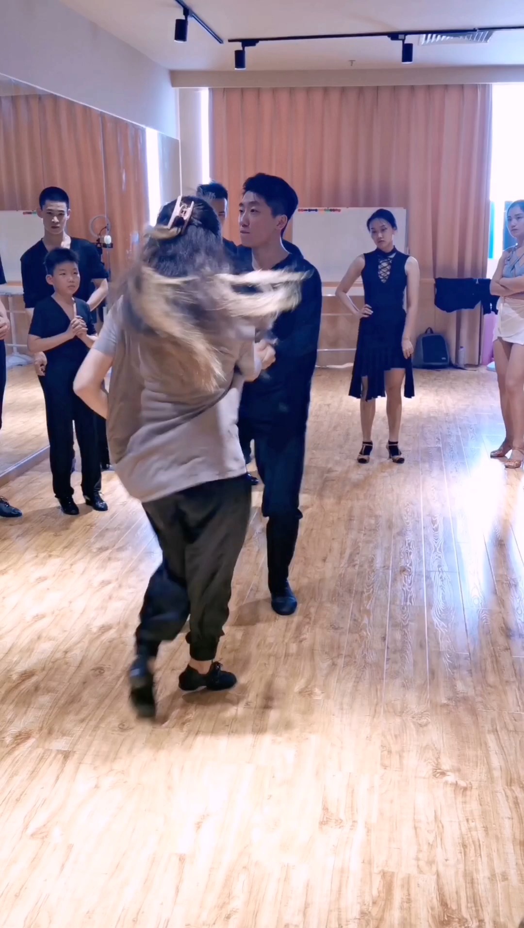 拉丁舞#皮皮曹带孙老师,舞动起来#拉丁舞