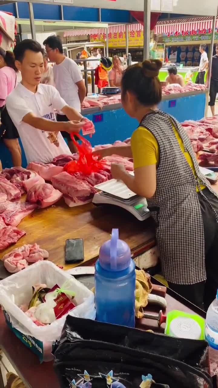 卖猪肉发此视频提示所有猪肉同行卖猪肉时要长点心了