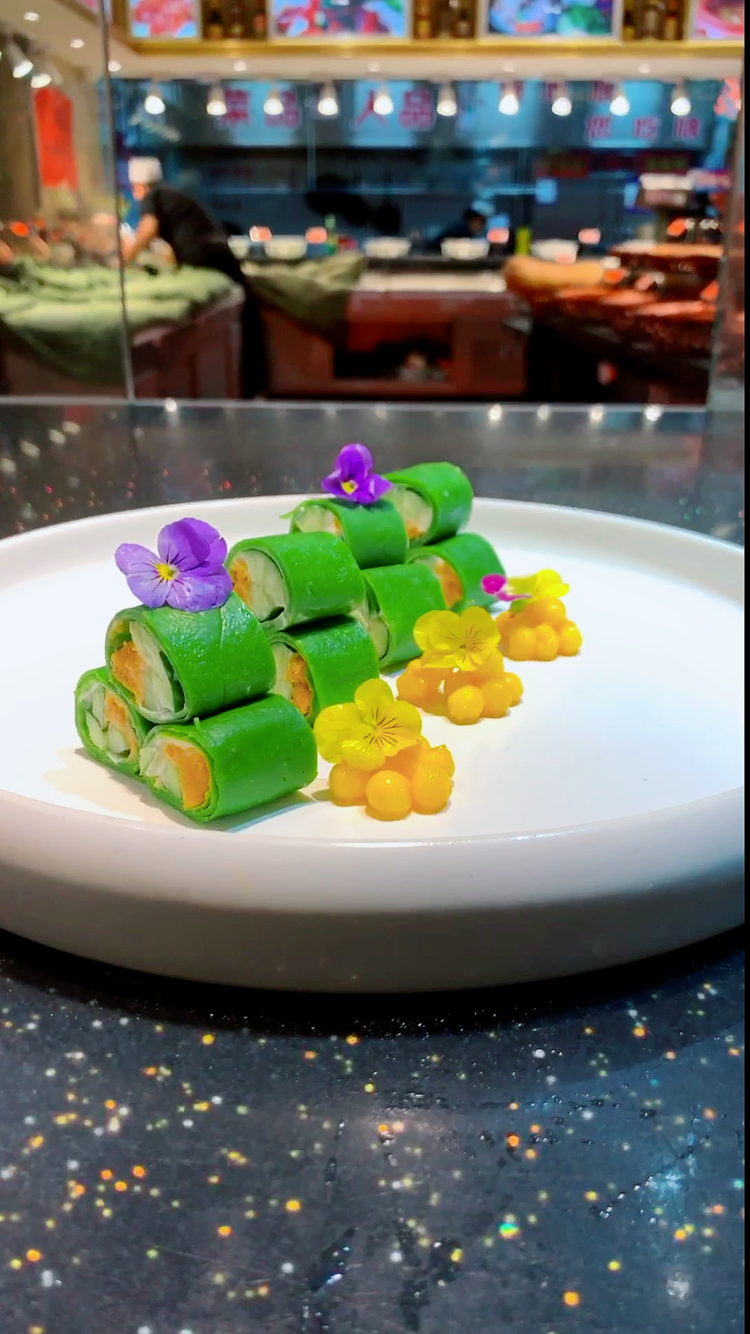 翡翠蔬菜沙拉卷,看一下教程喜欢的收藏起来试做一下很好吃的谢谢支持