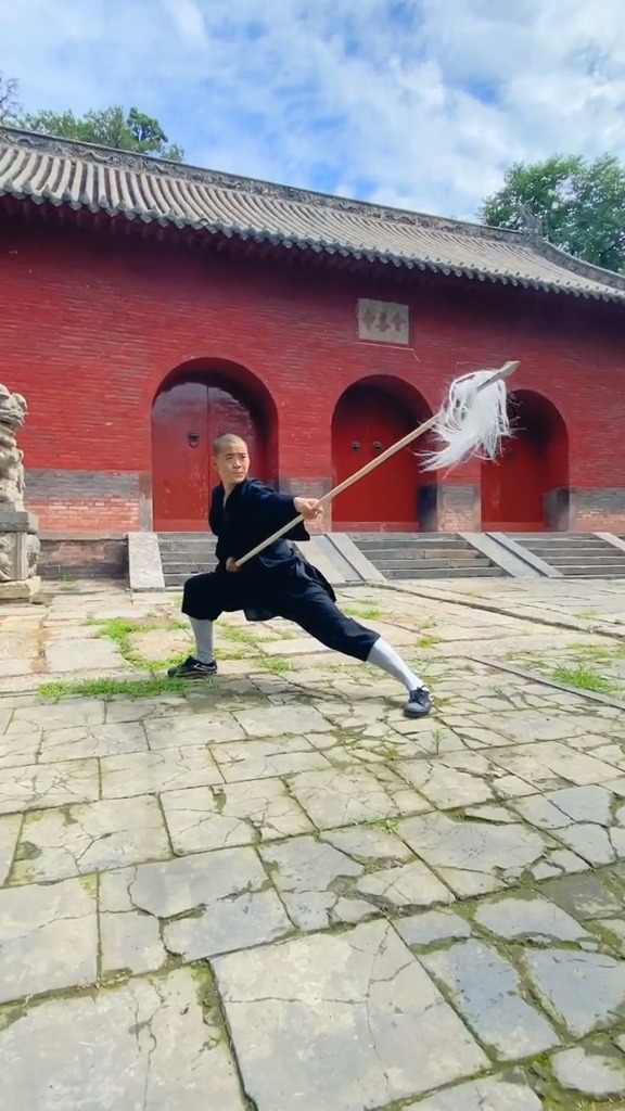 少林武僧#枪乃兵中之王,枪法为主,棍法为辅,枪棍合一
