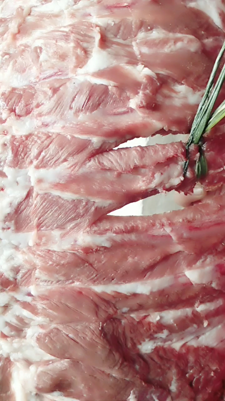 自己养的土猪肉 一半边排骨 肉质杠杠的 做盐排骨