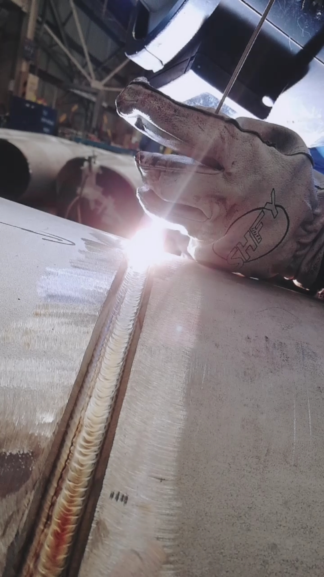 焊接#焊工大师傅焊活啥样?遇到一个!整的太牛了!