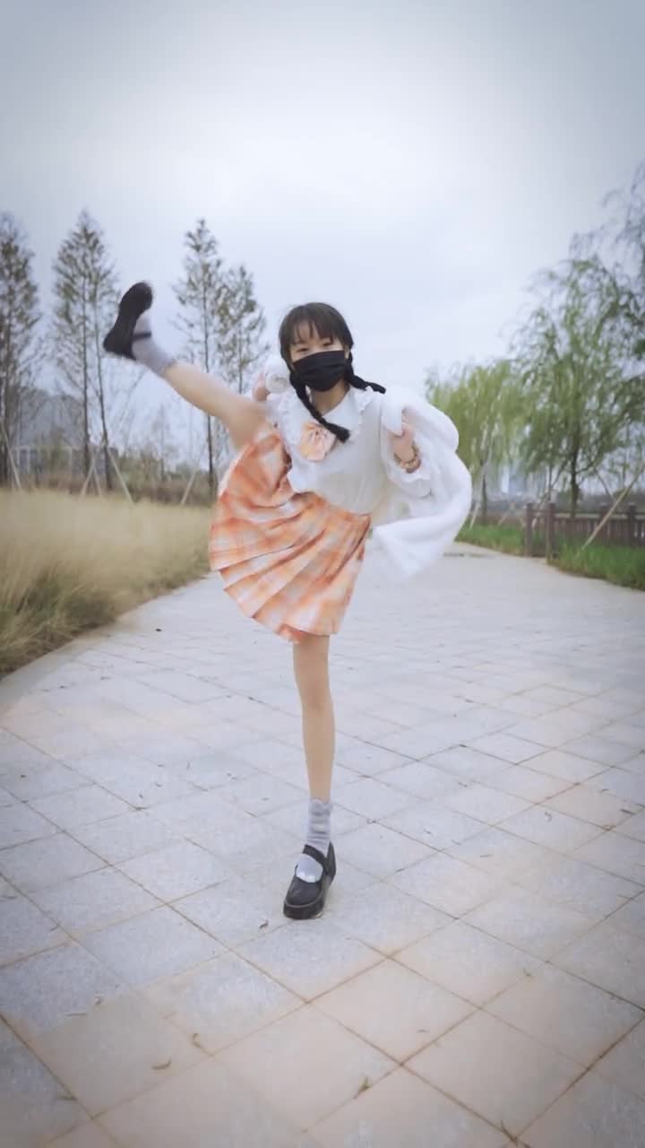 你得相信这一切都会过去的jk踢腿