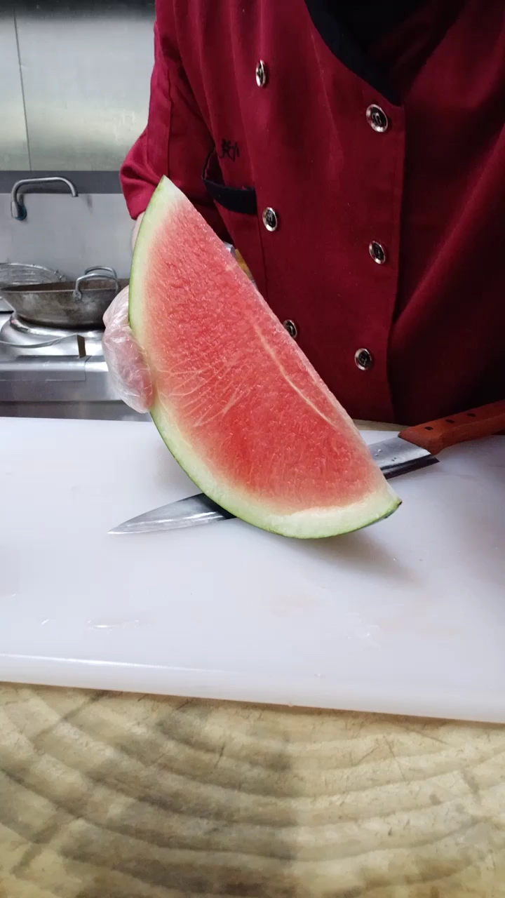 越切越红的西瓜!