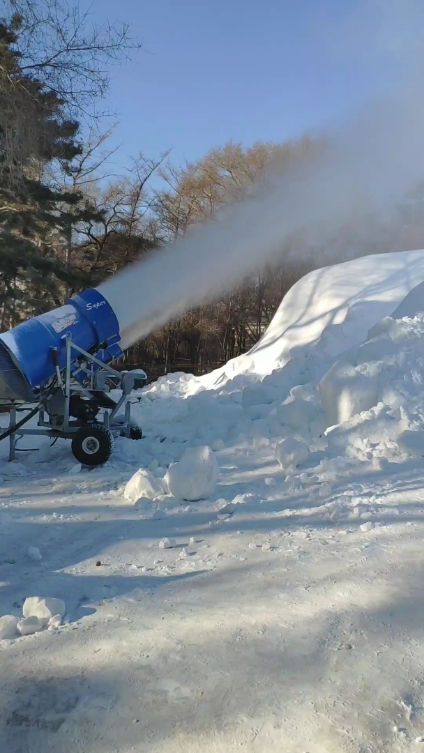 人工降雪!漂亮!