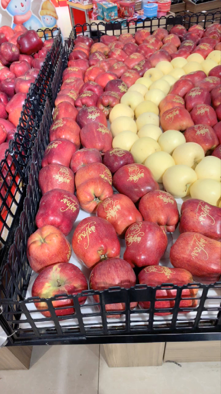 圣诞快到了!超市这样摆苹果,我都不忍心买了呢!