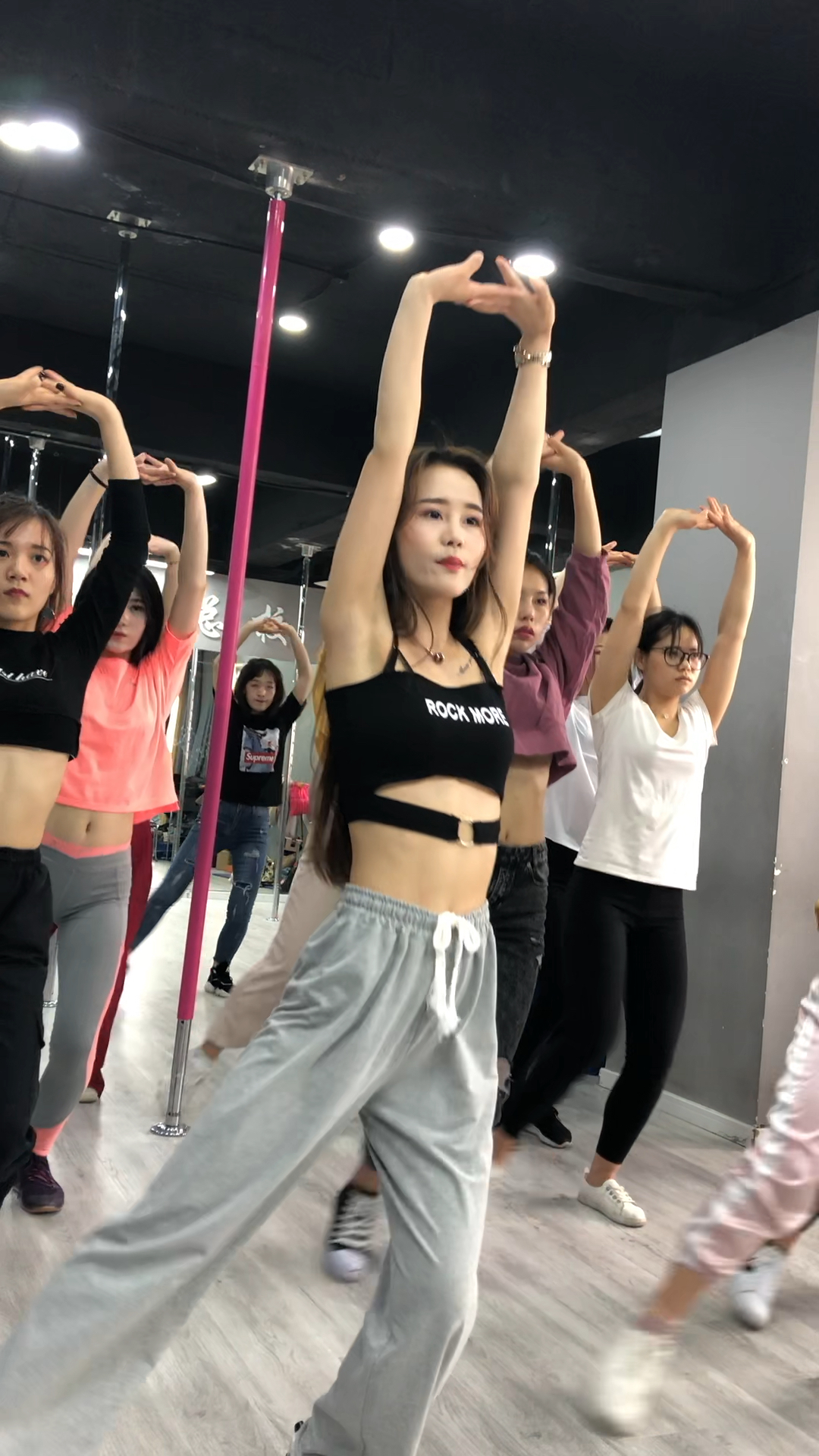 不如跳舞#今日份美貌请查收yoyo老师成品舞课堂,今天教新舞咯