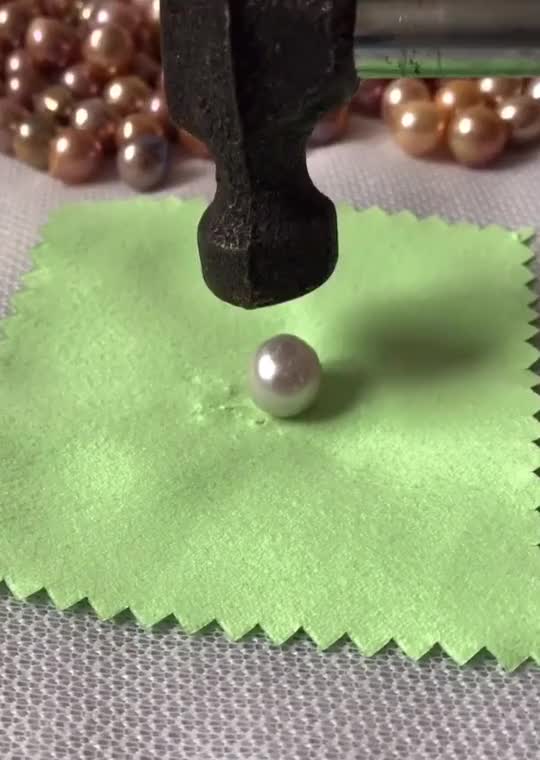 原来珍珠砸开后里面是这样的,这一幕让我开眼了,第一次见到