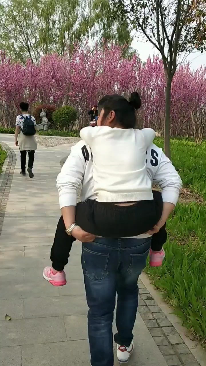 老公背着他的小情人