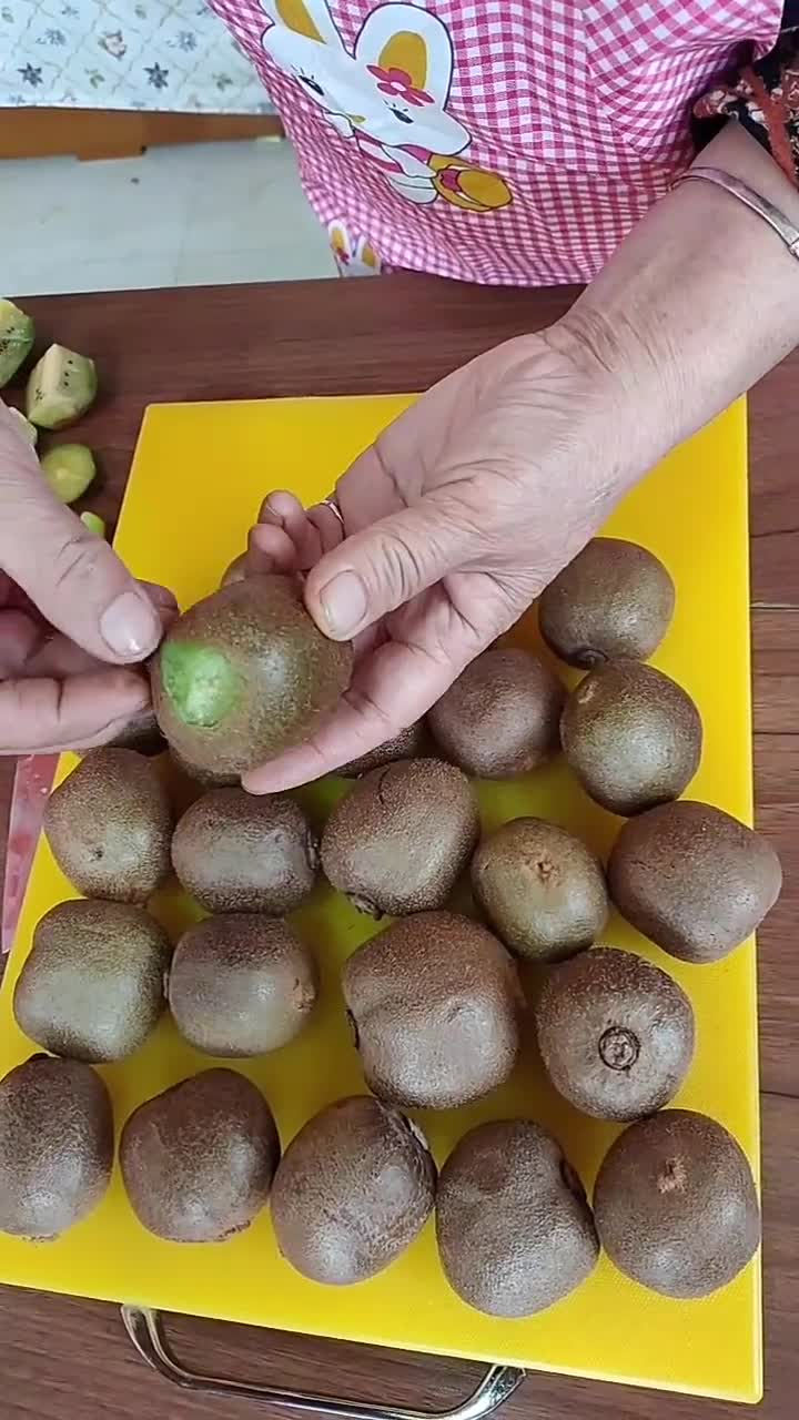 猕猴桃快速去皮,简单易学,喜欢收藏!