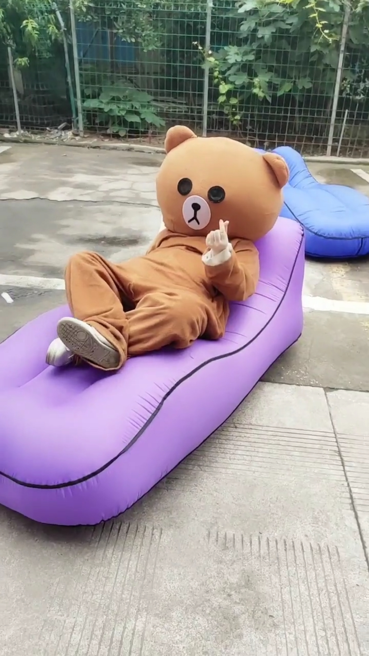 调皮熊皮累了,休息一会