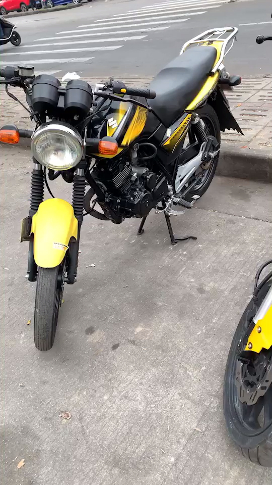 铃木gsx125,带平衡轴有牌有证件,2800支持全国物流