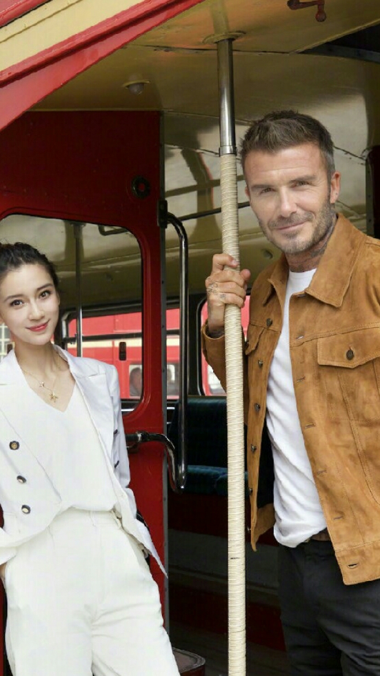 娱乐#angelababy杨颖与贝克汉姆同框拍大片,太养眼了