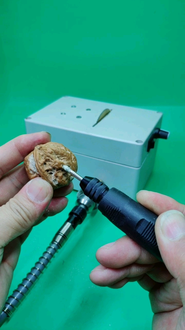 自制多功能雕刻机,把核桃盘坏了,心疼毁了