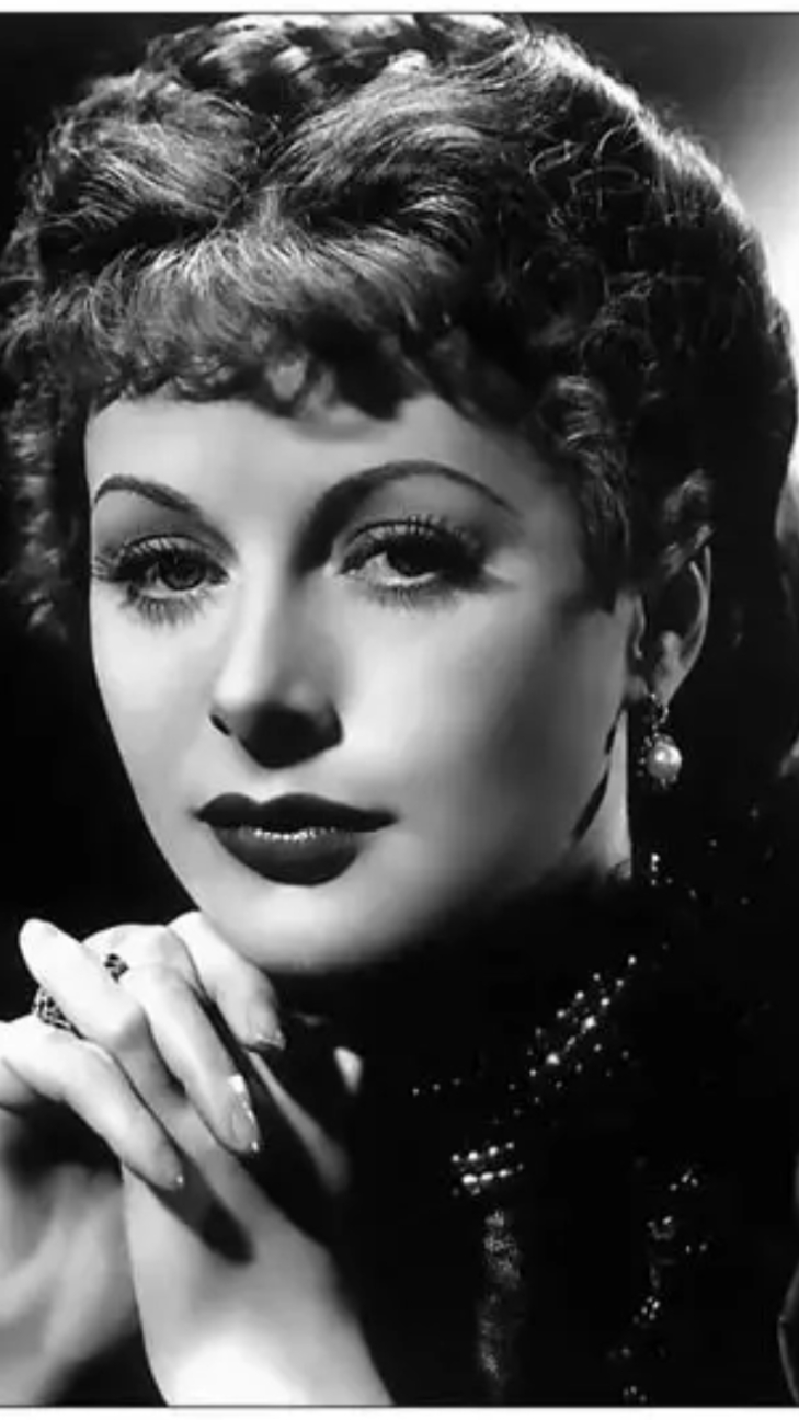 她被好莱坞评为世上最美的女人,6次失败婚姻,"wifi之母"一生