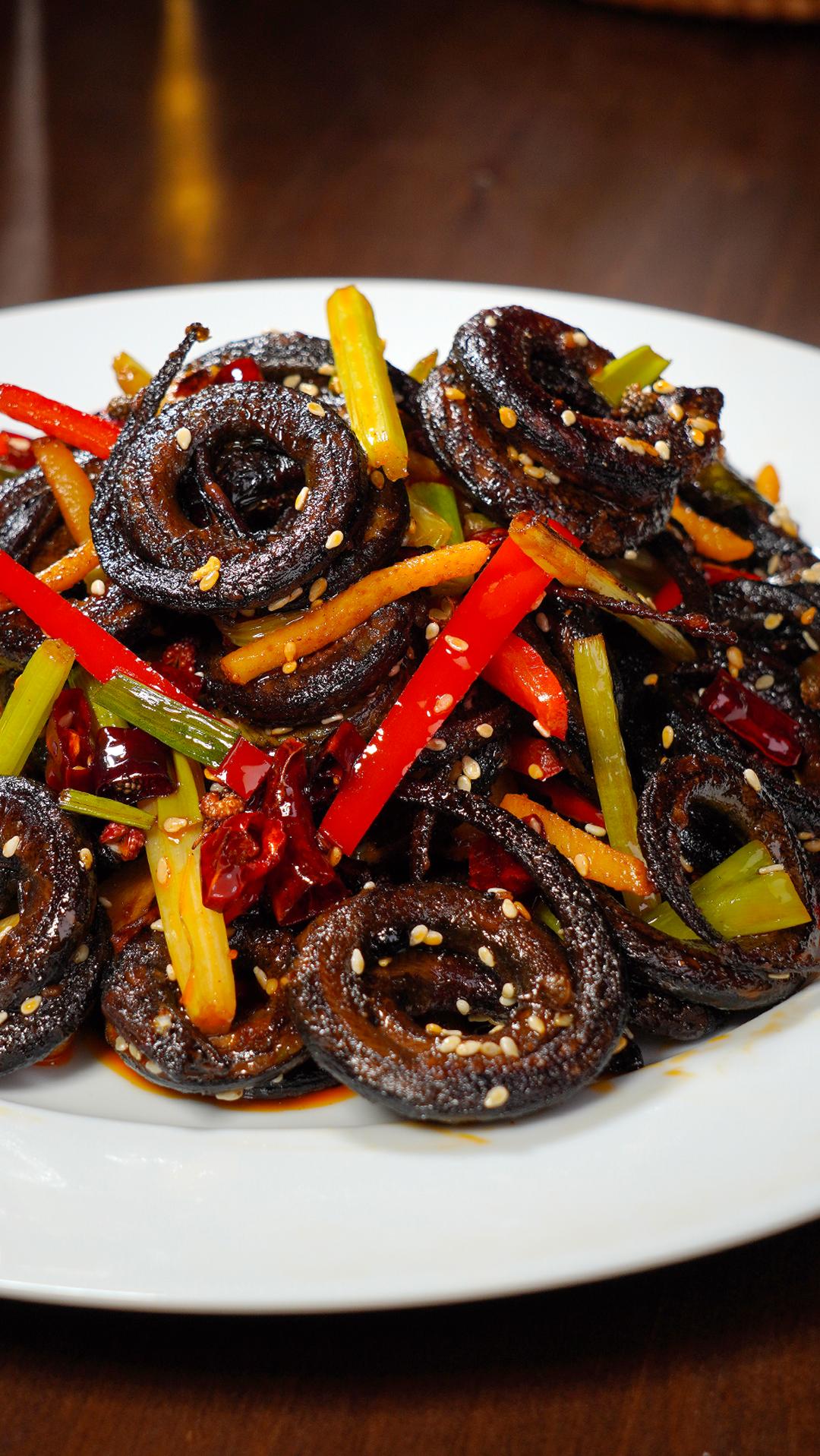 湖北农村酒席上的特色菜炒盘鳝做法今天教会你