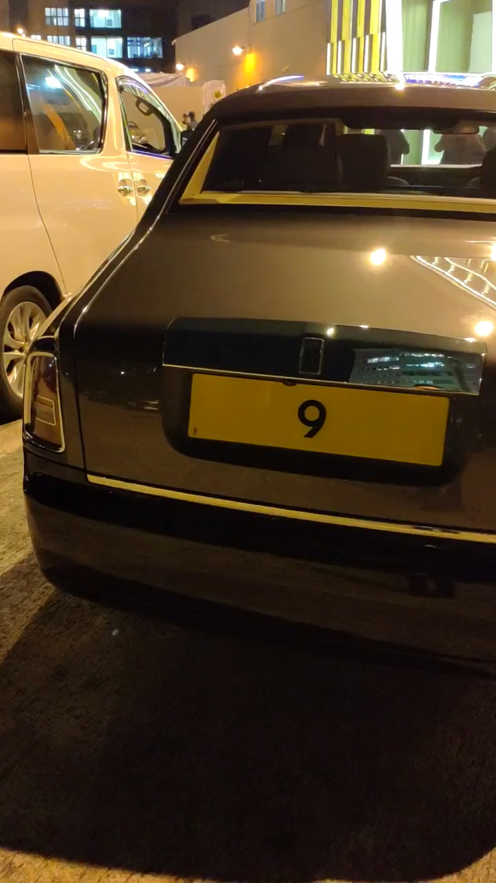 香港9号车牌:英皇老板,杨受成的座驾.