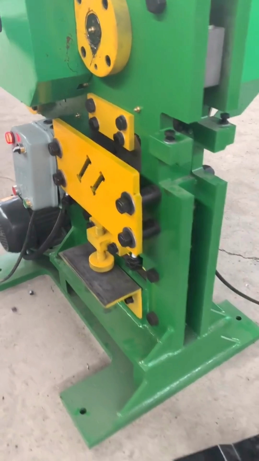 道宽角钢切断机 道宽槽钢切断机 道宽角钢冲孔机 道宽槽钢冲孔机 道宽