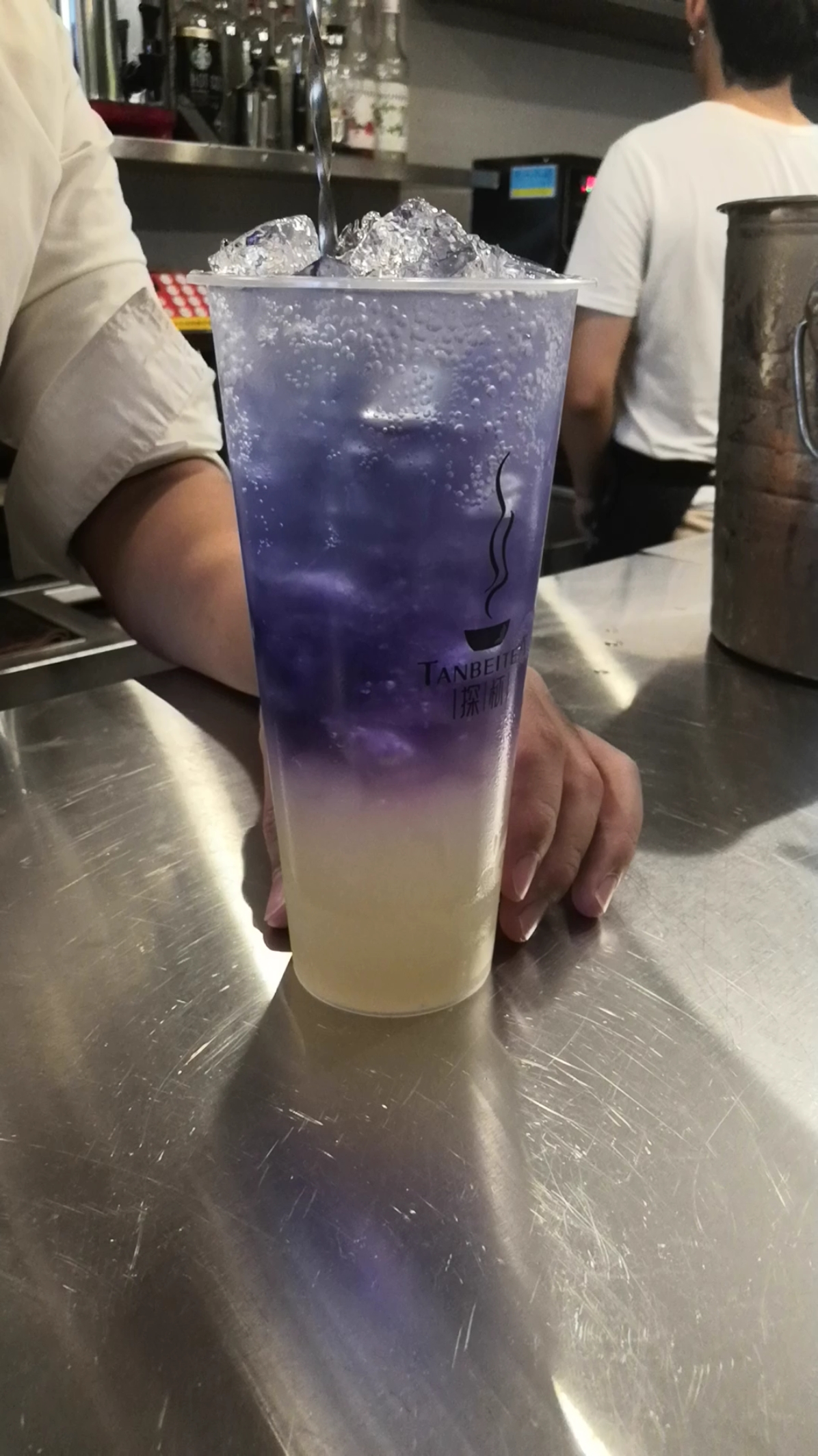 夏天就要这么过#蝶豆花星空杯,夏天就是要搭配冷饮