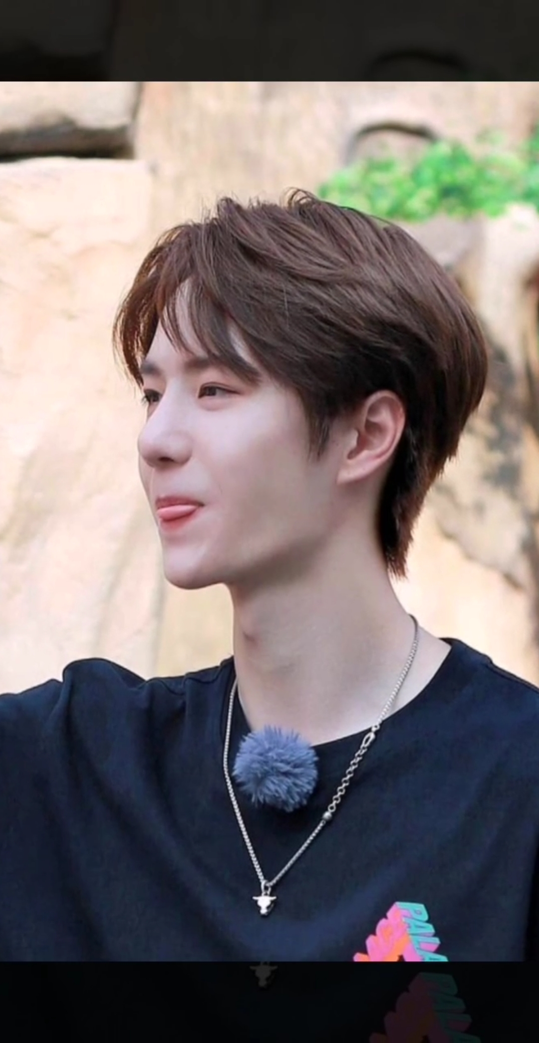 爱吐舌的王一博