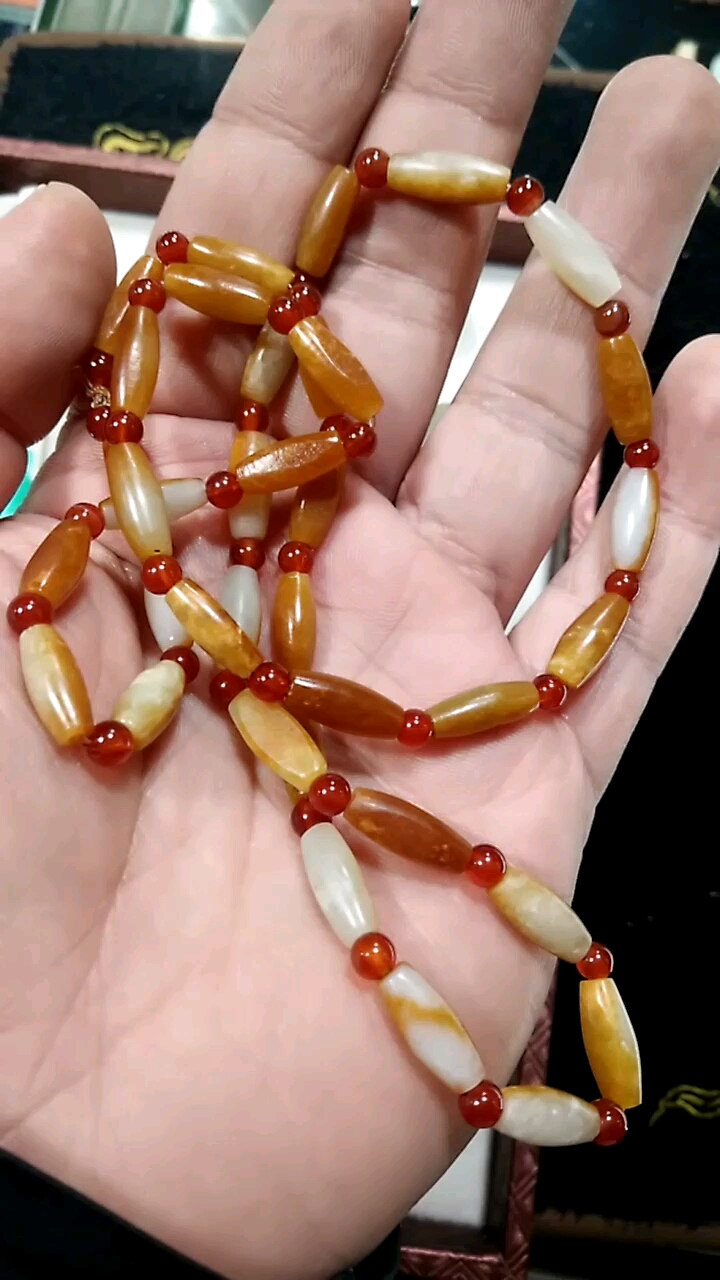 新疆和田玉黄沁籽料珠串