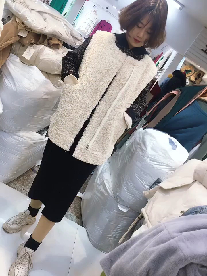 羊羔毛马甲加羊毛衫卫衣