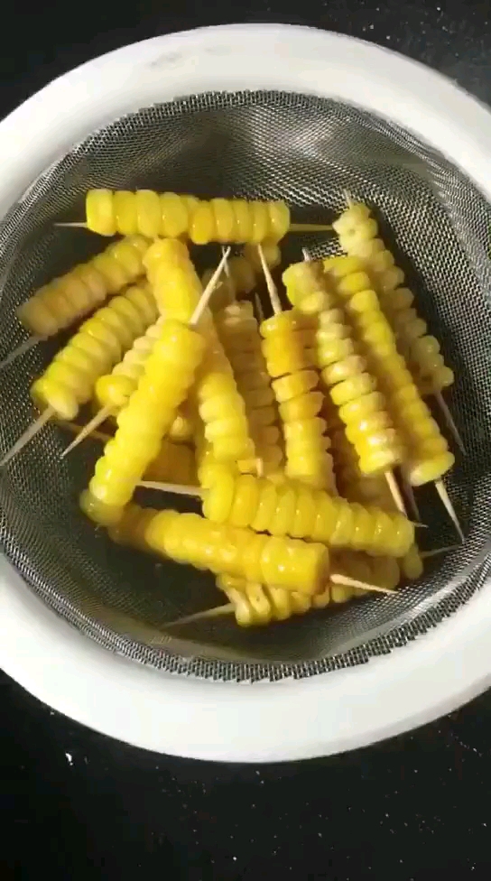 亮点是玉米穿串