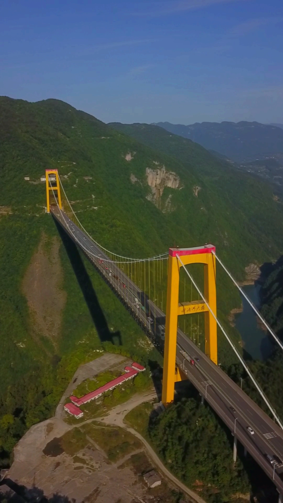 这就是中国建造的世界第二高桥,四度河大桥,高度560米