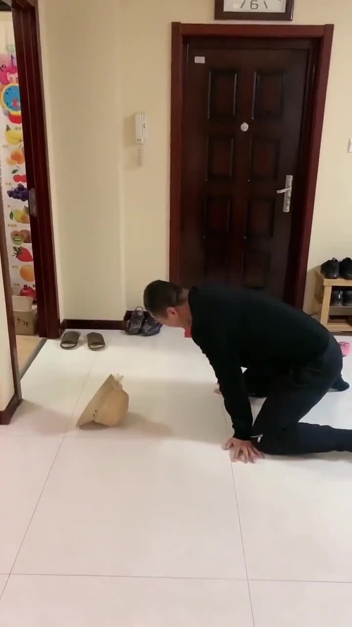 婚后男人竟是这般地位帅哥表演舞技不慎跪倒却遇公婆