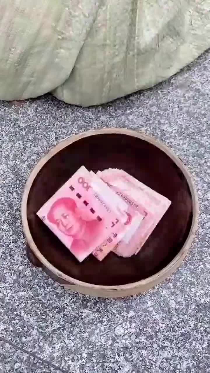 要饭的碗带钱图片图片