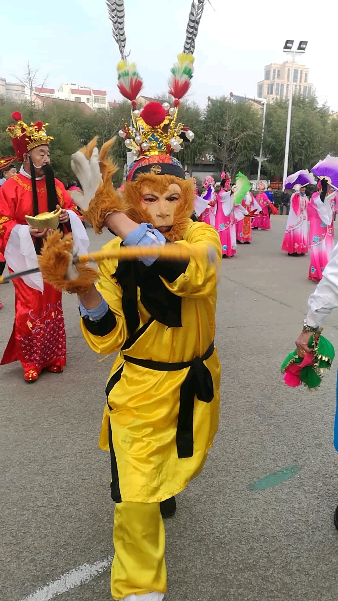 我跳舞时最快乐#马濠公园[采风]猴哥猪八戒 秧歌秀  #秧歌舞