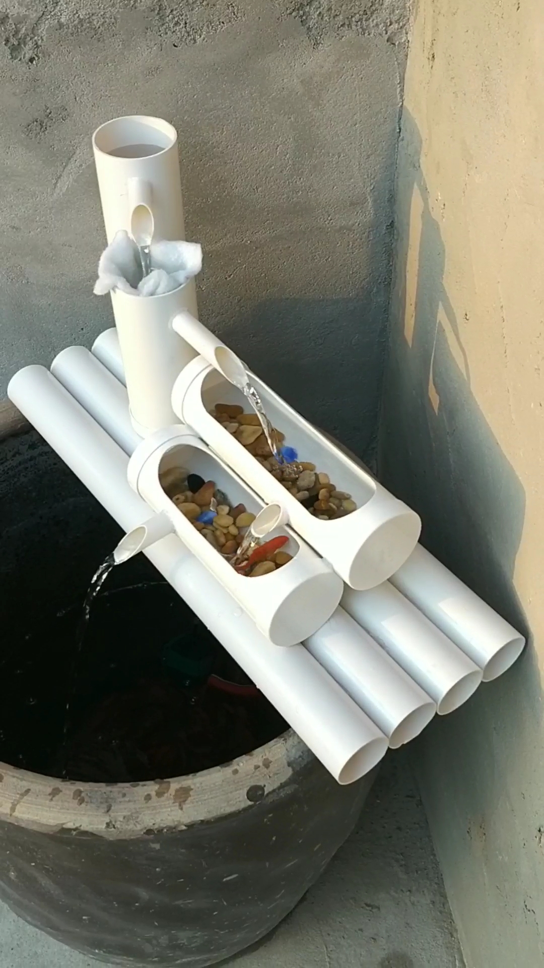 阳台自制pvc管道鱼缸图片