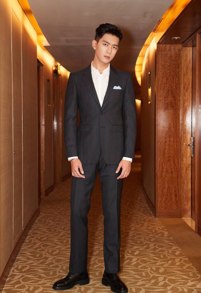 李现#185cm的身高,现男友腿长是多少呢?