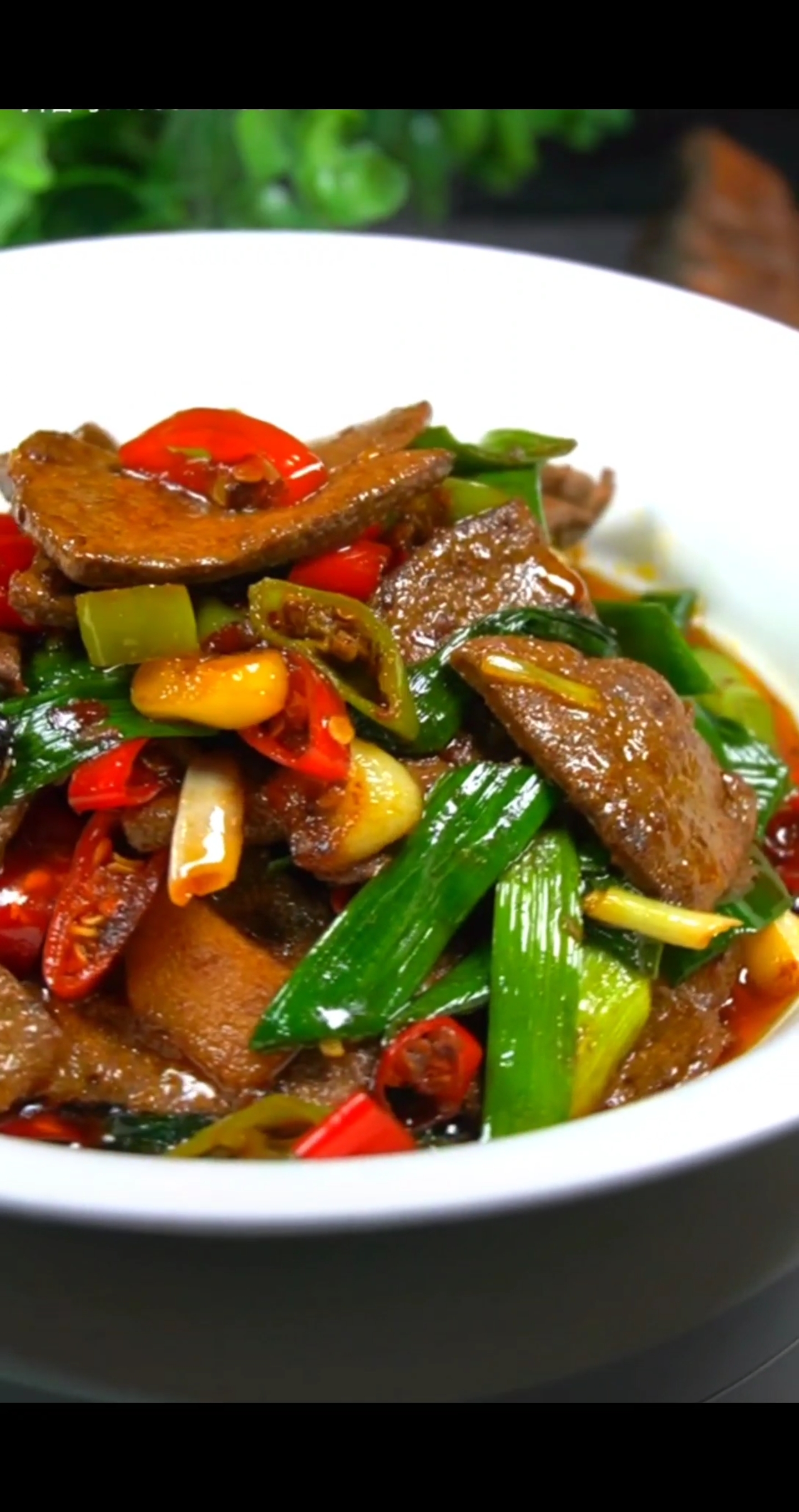 食神大pk#家常菜做法:蒜苗炒猪肝,猪肝鲜嫩,好吃又下饭