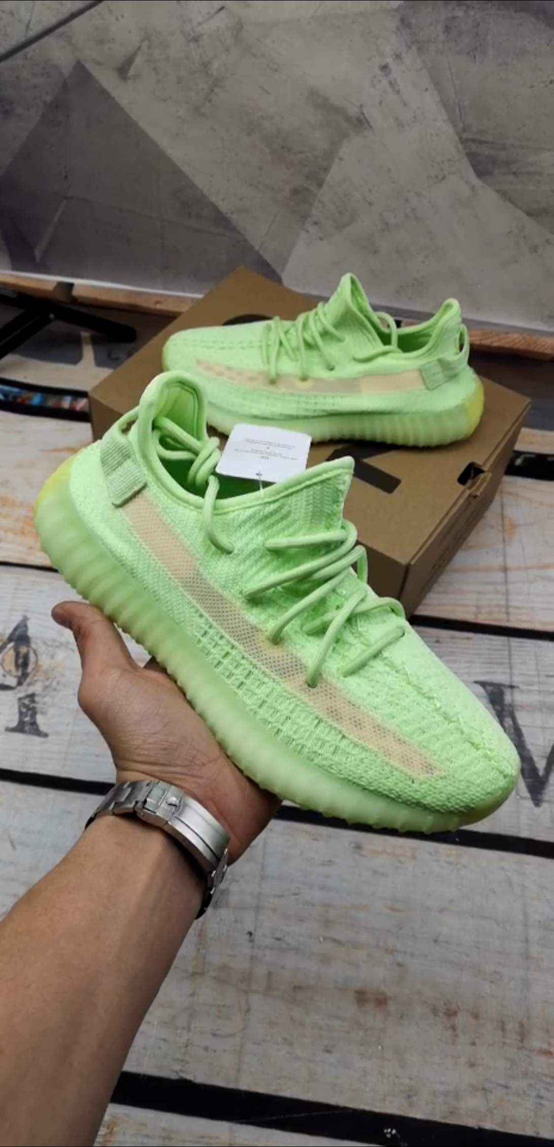 寻找最牛手艺人#发货实拍 夜光·绿椰子 adidas yeezy 350 boost v2