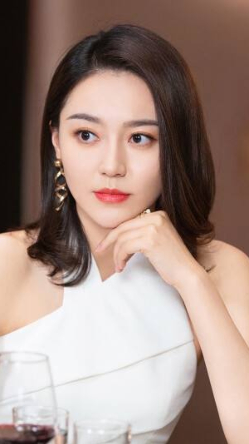 #镜头里的秋天#美女明星图,黄梦莹