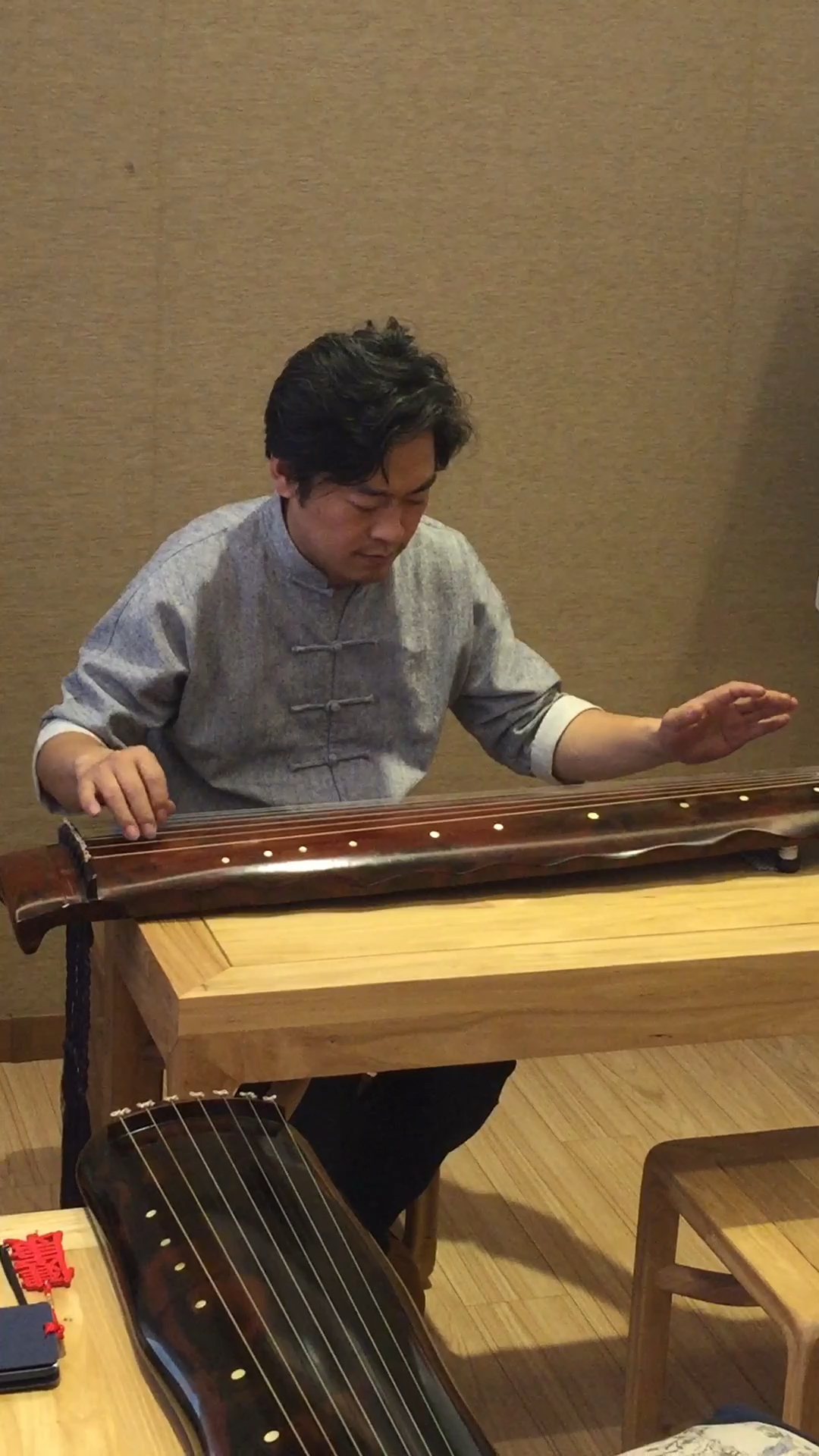 古琴老师李一凡弹奏《笑傲江湖》听上去绝对是一种享受